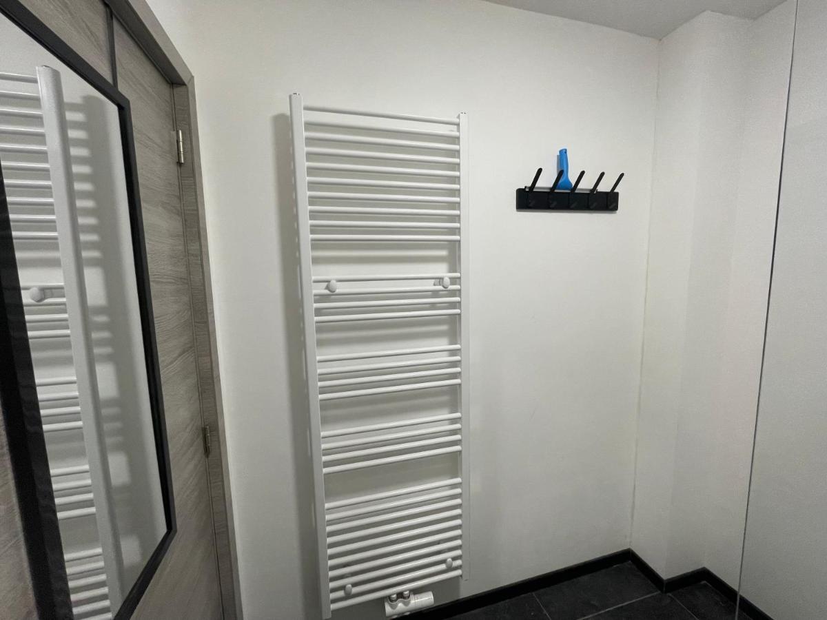 Le Pre Sous L Eau - Moderna Apartment Anhee Bagian luar foto